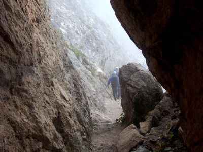 025-Felsspalte im Jubilaeumssteig